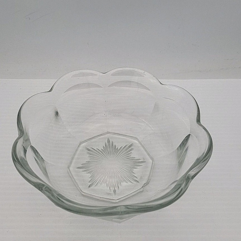 Colonial‎ Style 7 Panel Glass Bowl Scalloped Top Star Pattern Bottom